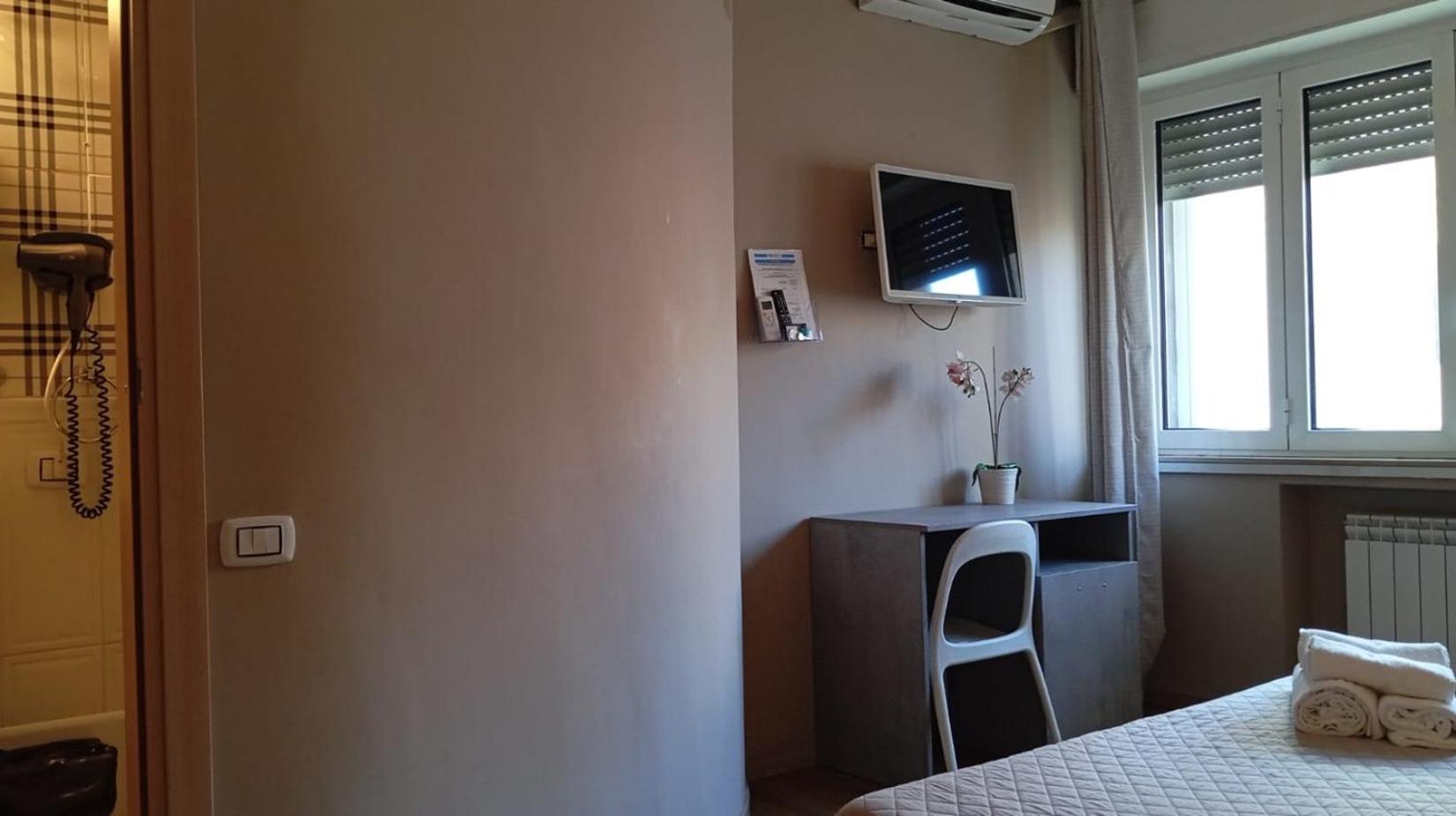 Cconforthotels R&B Cavour Μπάρι Δωμάτιο φωτογραφία